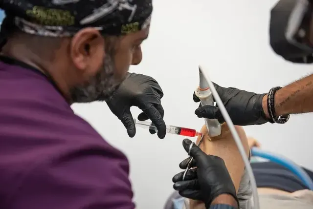 Advanced Regenerative Procedure with PRP Injection – pro institute Medical professionals performing a platelet-rich plasma (PRP) injection on a patient’s joint using ultrasound guidance – pro institute